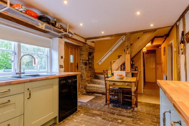 8374328-interior09.jpg