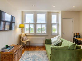 16, Shaftesbury Park Chambers, Ashbury Road, London SW11 5UH