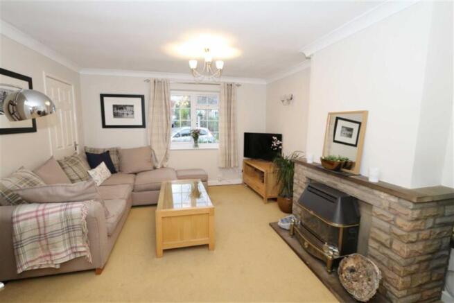 LOUNGE/DINING ROOM