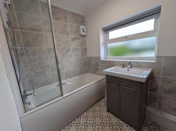 3 bed Semi-Detached to rent Image 9