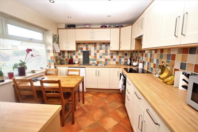 Kitchen Dining.jpg