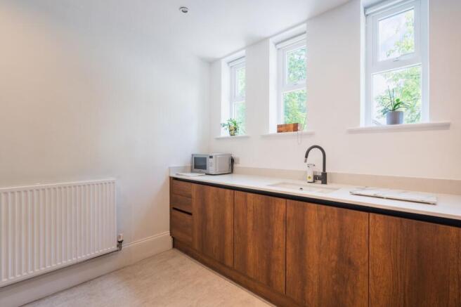 3 bed Flat for sale Image 11