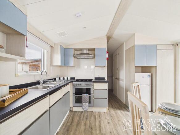 Modern fitted kitchen in Atlas Ruby 2015 static ca