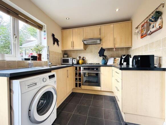 2 bed Semi-Detached for sale Image 8