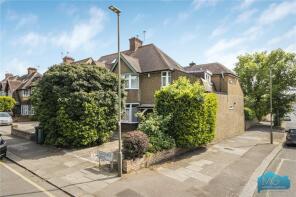 1, Ashbourne Grove, Mill Hill, London NW7 3RS