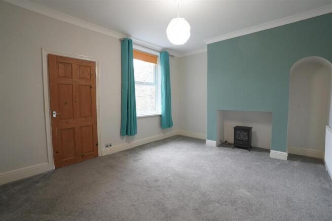 2 bed Terraced to rent Image 4