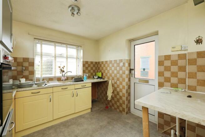 2 bed Semi-Detached Bungalow for sale Image 4
