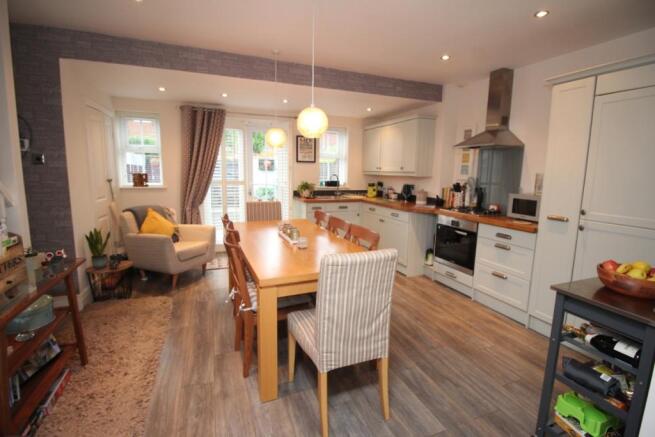 Kitchen / Dining Roo