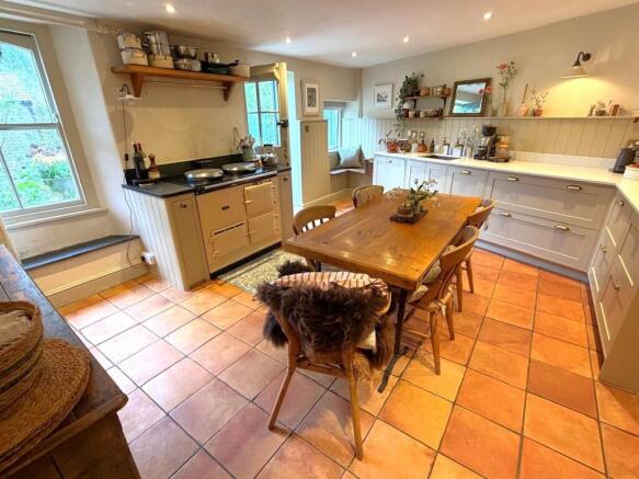 kitchen 2.jpg