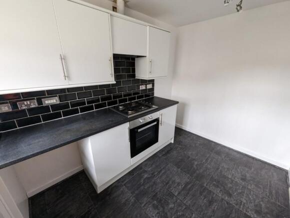 2 bed Semi-Detached to rent Image 8