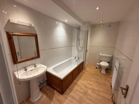 Large family bathroom