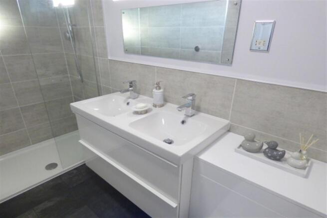 en+suite+shower+room