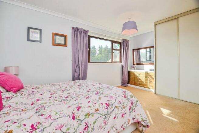 4 bed Detached for sale Image 10