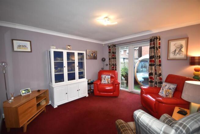 4 bed Detached to rent Image 7