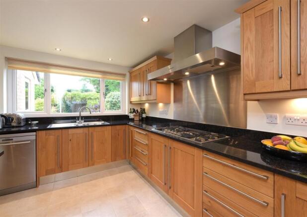 STUNNING KITCHEN