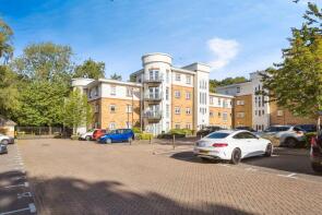 32, Copeland House, Rathlin Road, Broadfield, Crawley RH11 9GA
