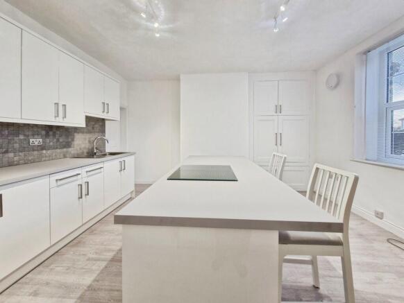 ee536969-10000595...