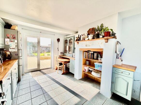 4 Seal Road, Selsey photo 5