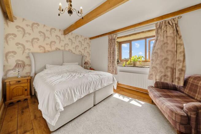 5 bed Detached for sale Image 11