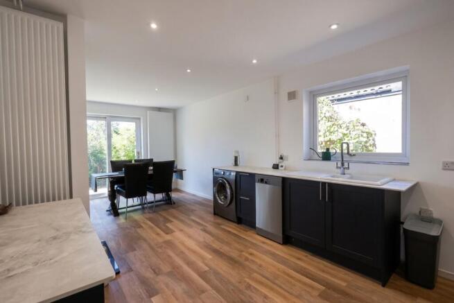 KITCHEN / DINING ROOM