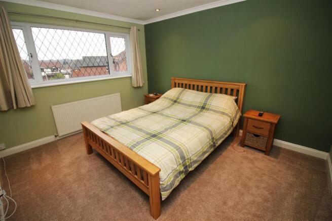 bedroom 1.JPG