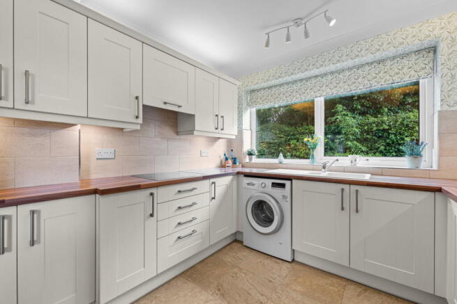 2 bed Ground Flat for sale Image 11