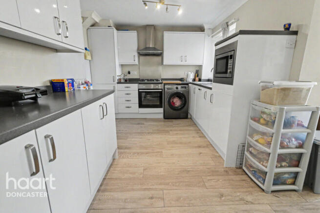 3 bed Semi-Detached for sale Image 8