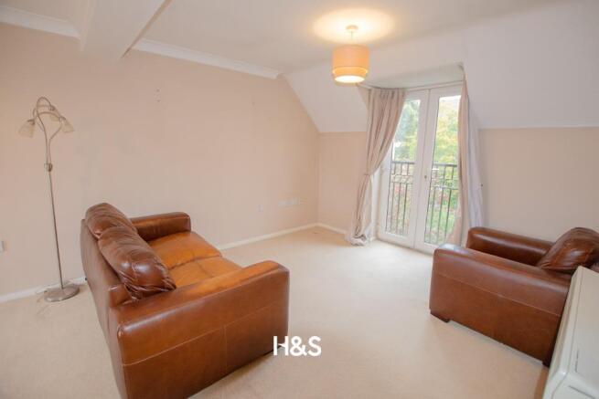 81 Warren House - Lounge.jpg
