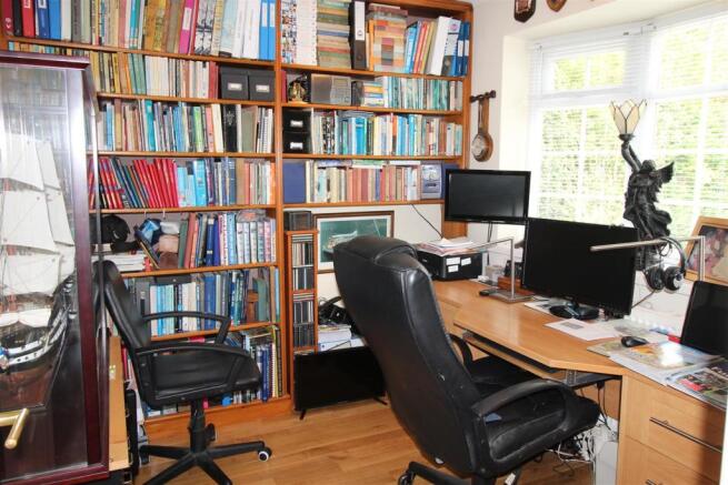 BEDROOM 2/OFFICE