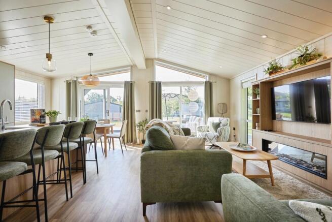 (Lakeside Retreat 11), Green Hill Farm Holiday Village, New Road, Landford, SP5 photo 4