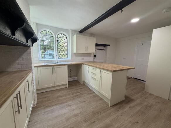 Kitchen 1.jpeg