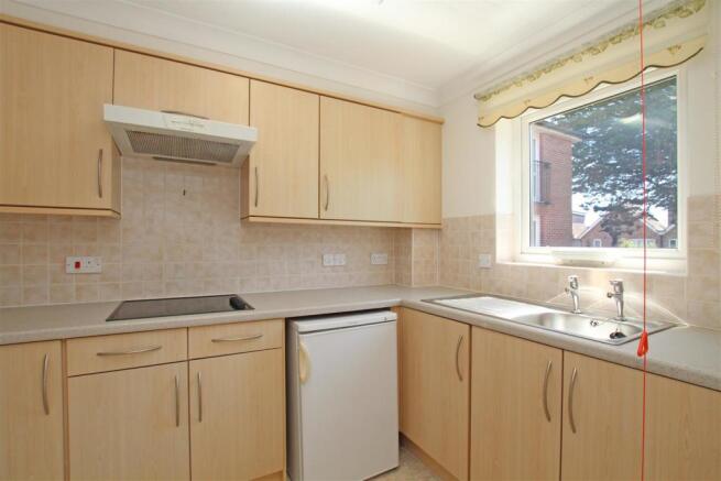 34BC - Kitchen 1.jpg