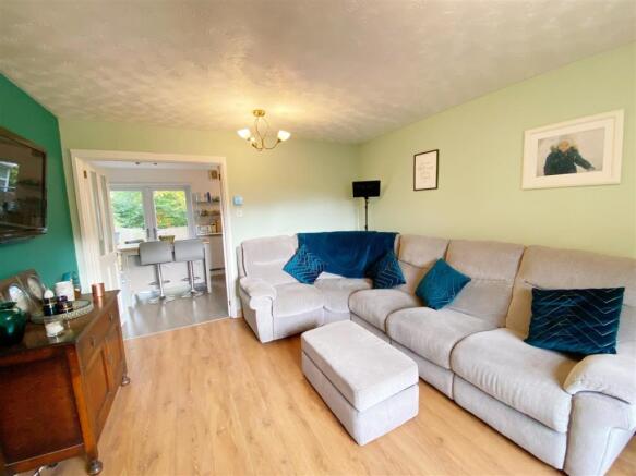 Lounge 3.jpg