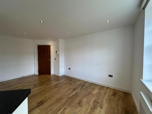 1 bed Flat for sale Image 8
