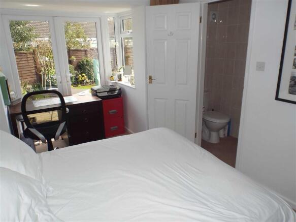 BEDROOM 1: