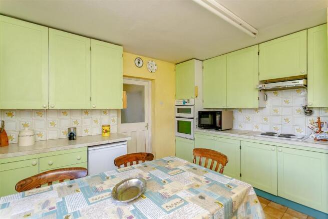 8354563-interior12.jpg