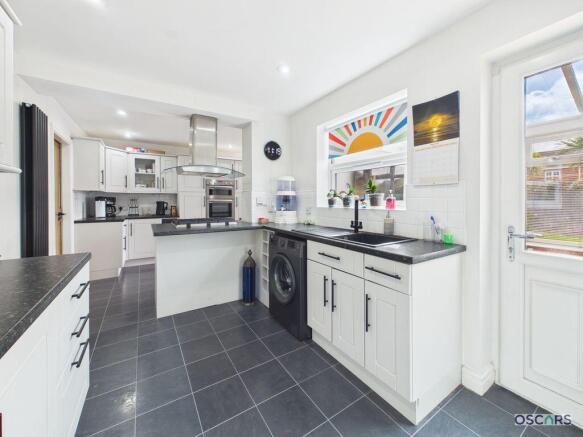 4 bed Detached for sale Image 7