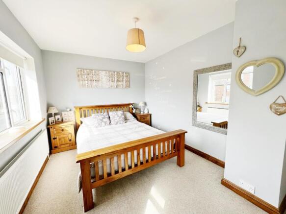Bedroom 1 pic 1.jpg