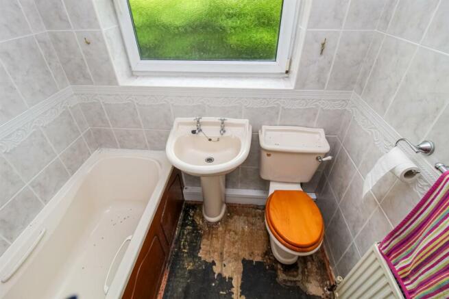BATHROOM/W.C.