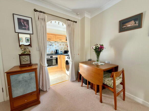 1 bed Flat for sale Image 6