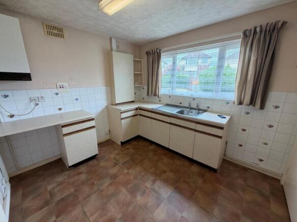 38 rossmore kitchen.jpg
