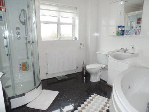 BATHROOM/W.C