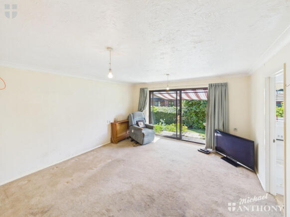 CAM03852G0-PR0718-STILL008
