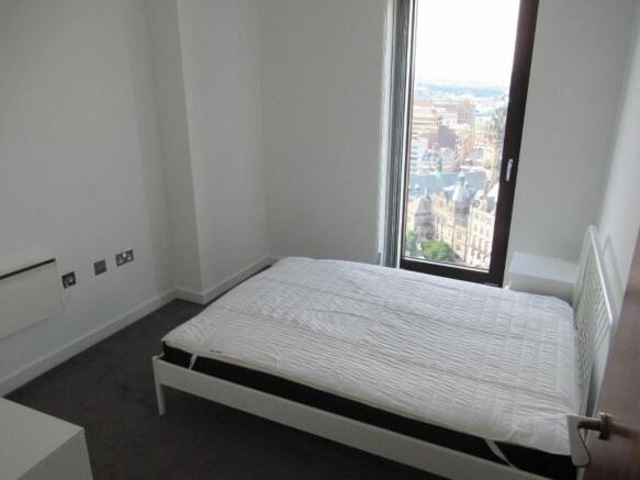 2 bed Apartment to rent Image 4