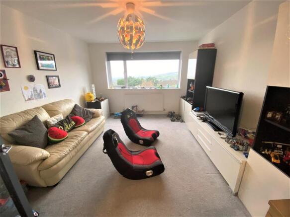 LIVING ROOM/BEDROOM 5