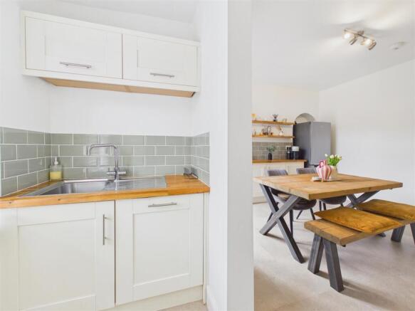 3 bed Terraced for sale Image 9