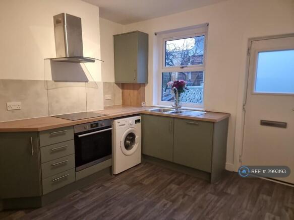 2 bed Terraced to rent Image 9