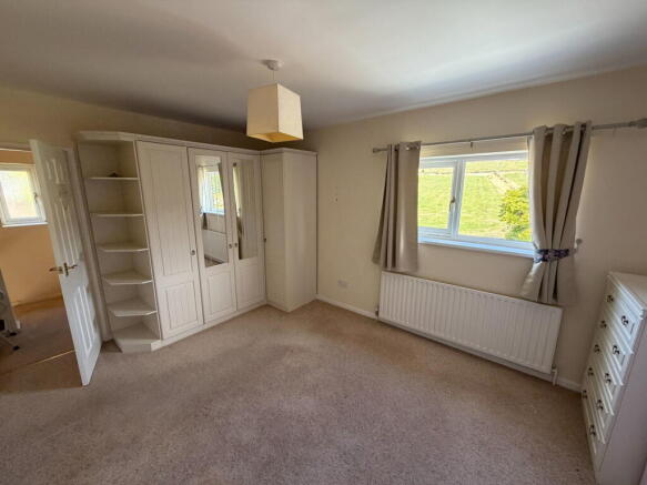 3 bed Semi-Detached for sale Image 8