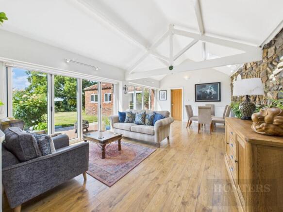 5 bed Detached for sale Image 3