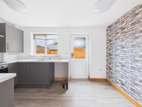 2 bed House for sale Image 10